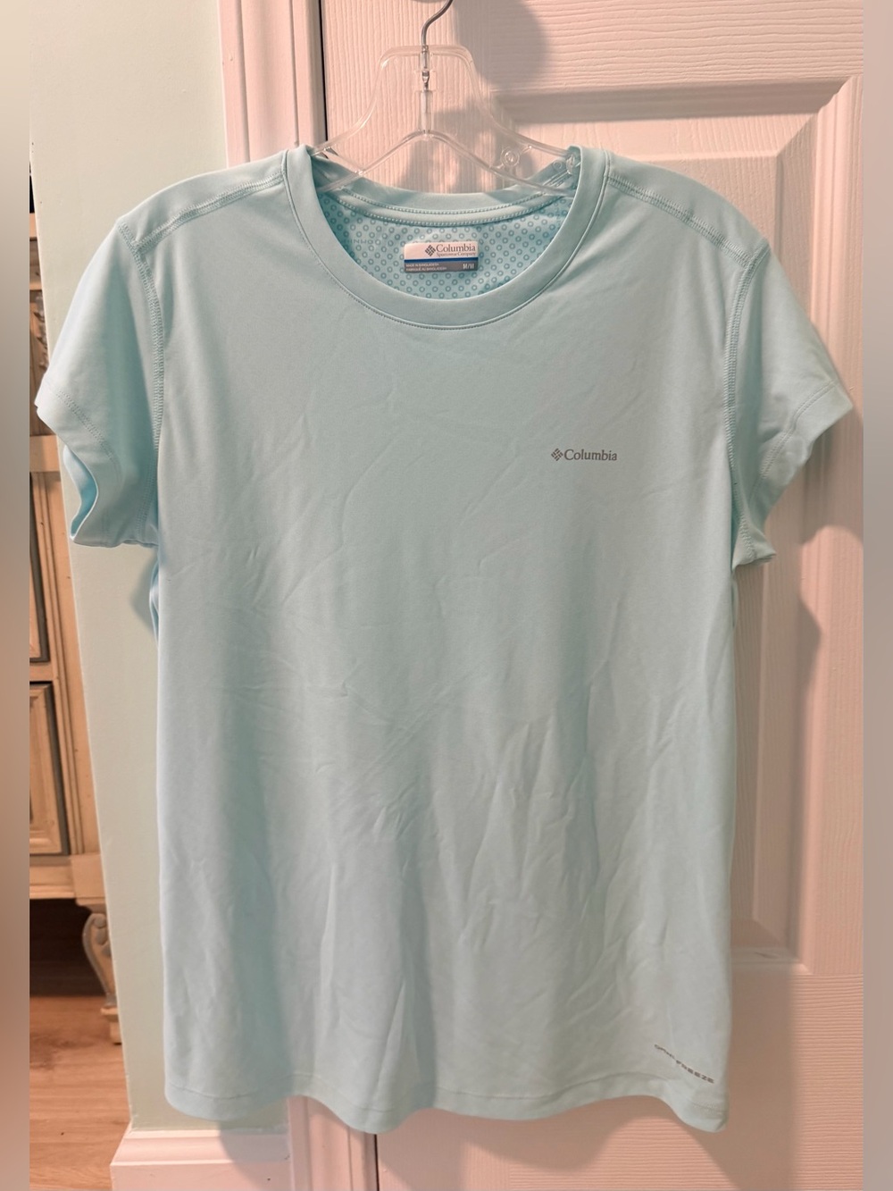 Columbia Women's Aqua Short Sleeve Performance Tee, size medium